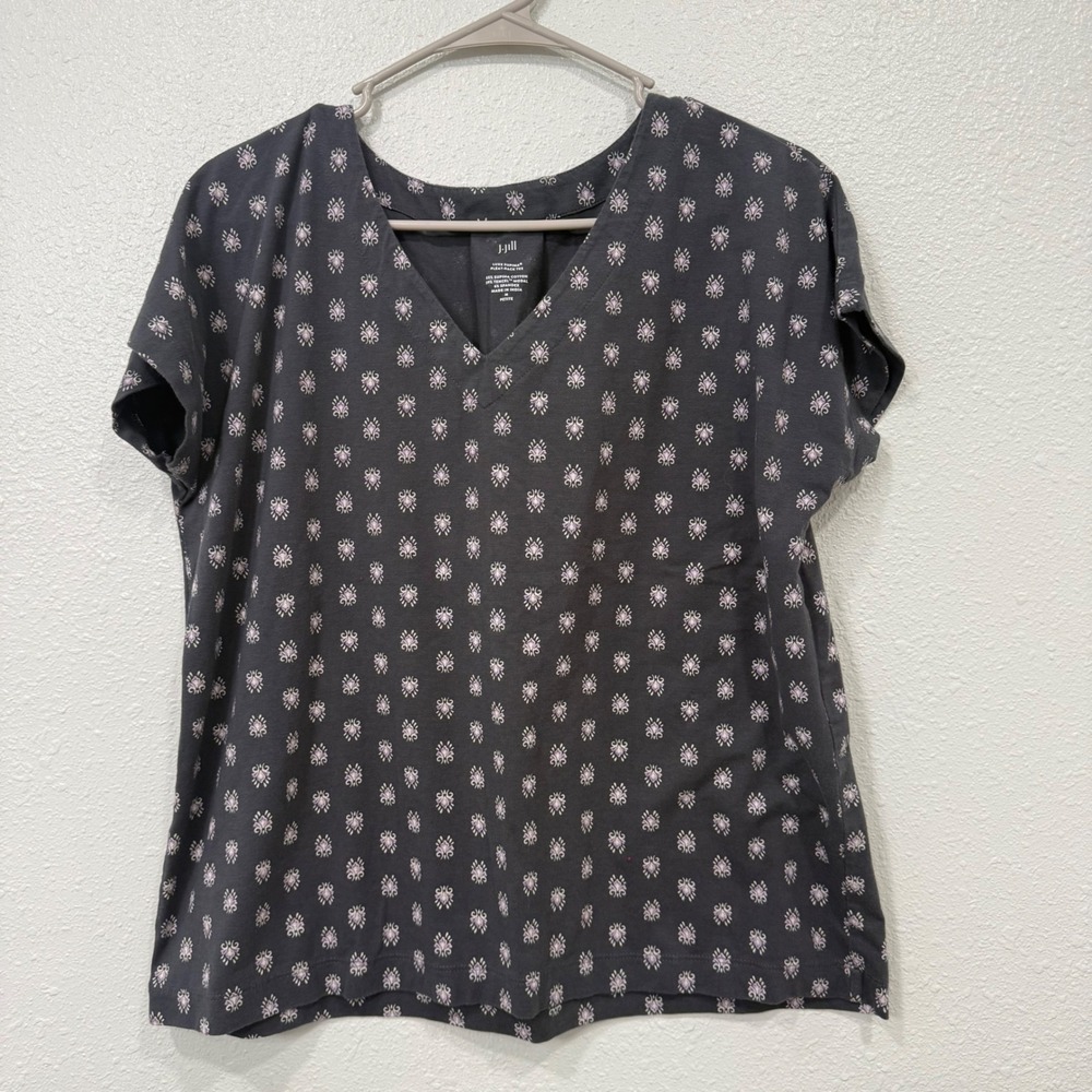 J. Jill Luxe Supima Pleat-Back Tee Grey Purple Medallion Print V-Neck Petite M